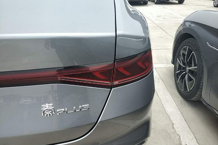 Used BYD Qin PLUS 2021 EV 500KM Premium Model Right Rear Taillight