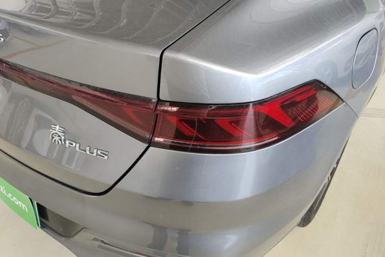 Used BYD Qin PLUS 2021 EV 400KM Luxury Model Right Rear Taillight