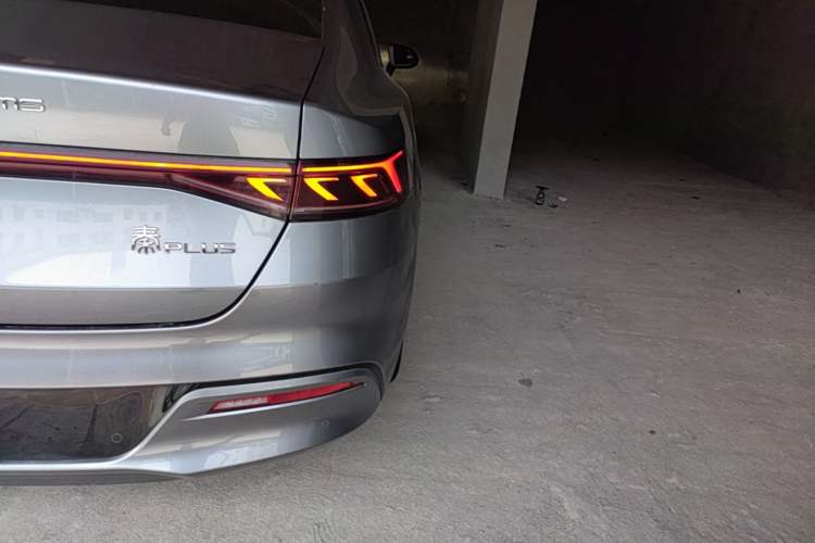 Used BYD Qin PLUS 2021 DM-i 55KM Flagship Model Right Rear Taillight
