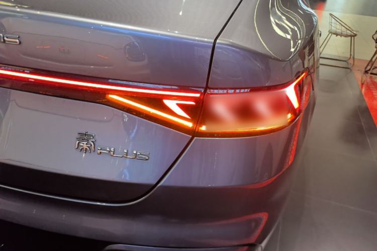 Used BYD Qin PLUS 2021 EV 400KM Luxury Model Right Rear Taillight