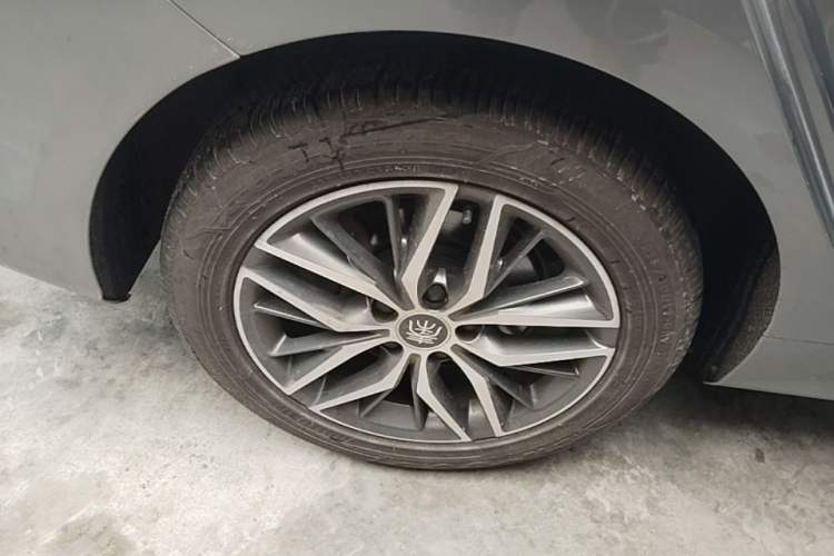 Used BYD Qin PLUS 2021 DM-i 55KM Flagship Model Right Rear Wheel Hub