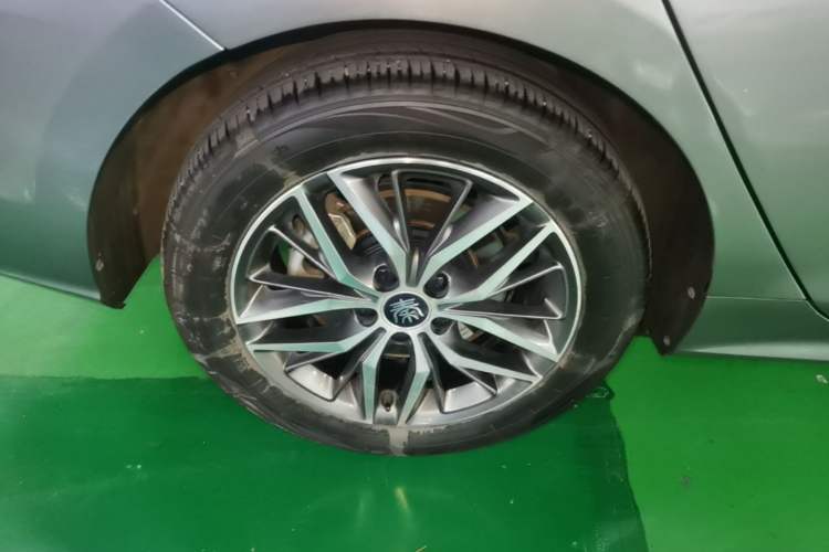 Used BYD Qin PLUS 2021 EV 500KM Premium Model Right Rear Wheel Hub