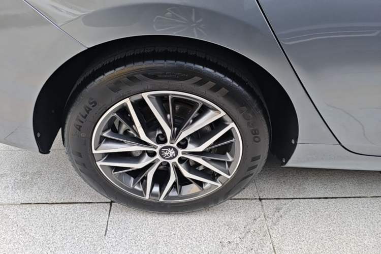 Used BYD Qin PLUS 2021 DM-i 55KM Flagship Model Right Rear Wheel Hub