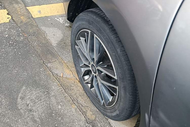 Used BYD Qin PLUS 2021 DM-i 55KM Flagship Model Right Rear Wheel Hub