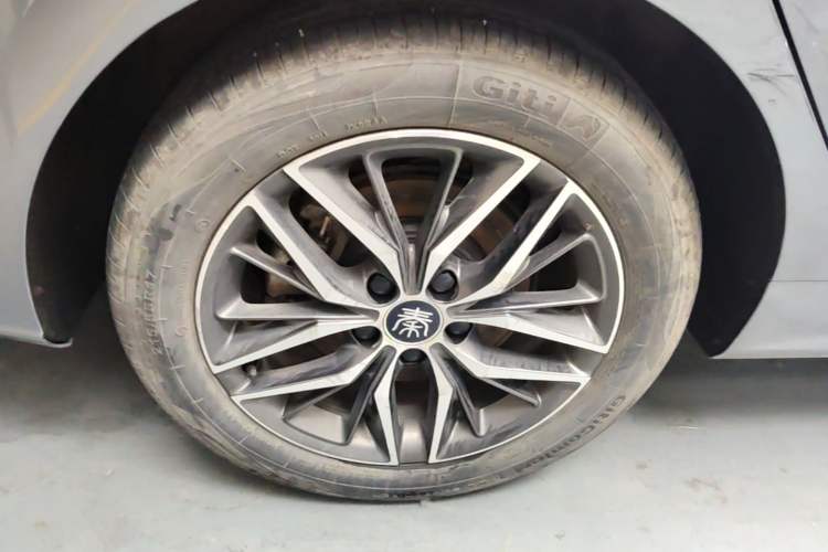 Used BYD Qin PLUS 2021 DM-i 55KM Flagship Model Right Rear Wheel Hub
