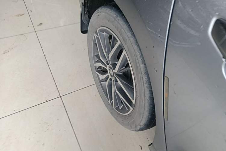 Used BYD Qin PLUS 2021 DM-i 55KM Flagship Model Right Rear Wheel Hub