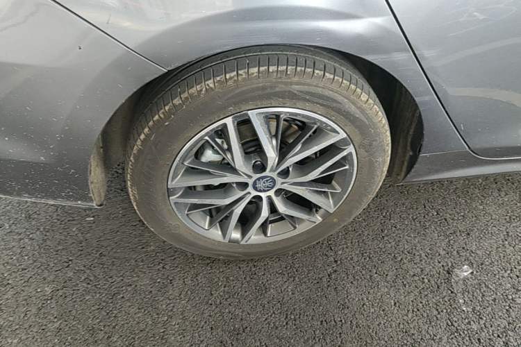 Used BYD Qin PLUS 2021 EV 500KM Premium Model Right Rear Wheel Hub