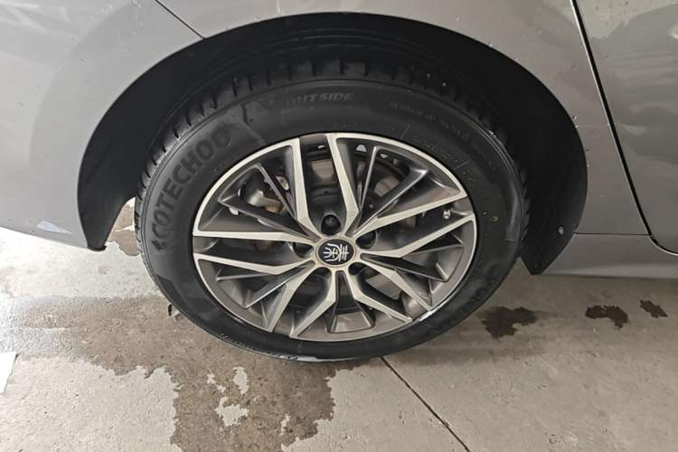 Used BYD Qin PLUS 2021 DM-i 55KM Flagship Model Right Rear Wheel Hub