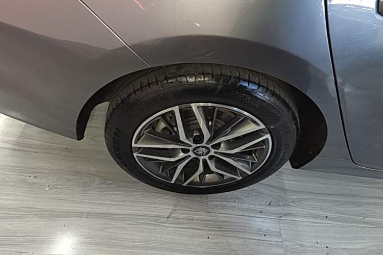 Used BYD Qin PLUS 2021 EV 500KM Luxury Model Right Rear Wheel Hub