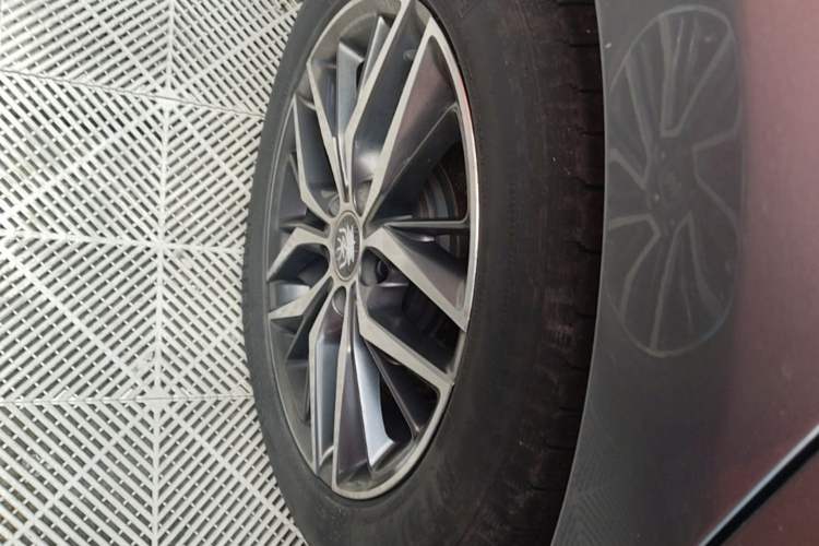 Used BYD Qin PLUS 2021 EV 500KM Luxury Model Right Rear Wheel Hub
