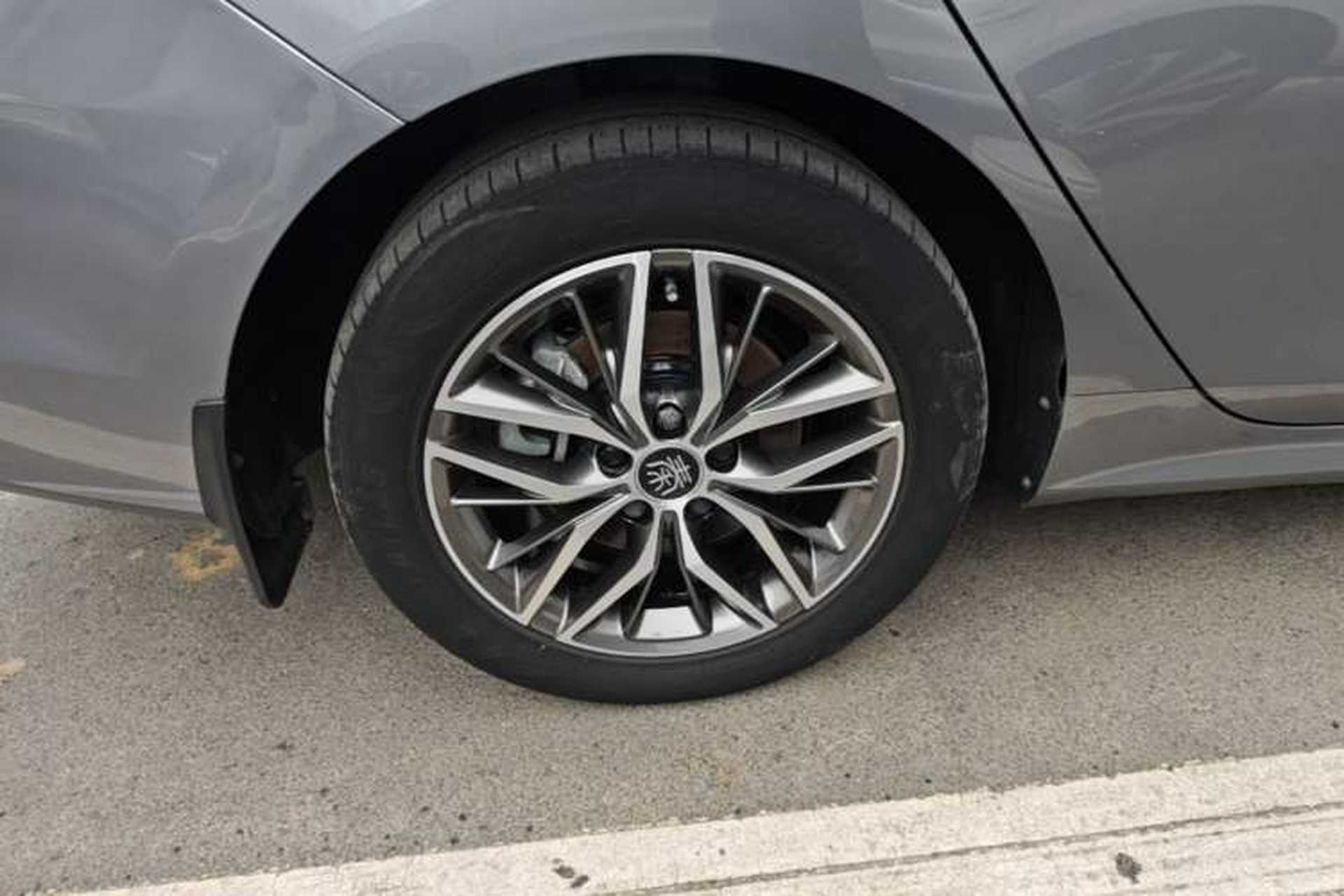 Used BYD Qin PLUS 2021 EV 500KM Luxury Model Right Rear Wheel Hub