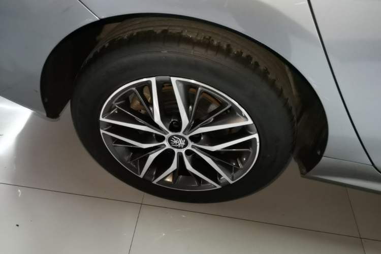 Used BYD Qin PLUS 2021 DM-i 55KM Flagship Model Right Rear Wheel Hub