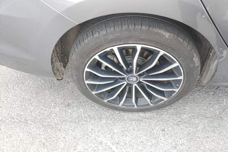 Used BYD Qin PLUS 2021 EV 600KM Flagship Model Right Rear Wheel Hub