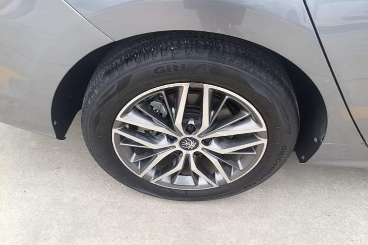 Used BYD Qin PLUS 2021 EV 500KM Luxury Model Right Rear Wheel Hub