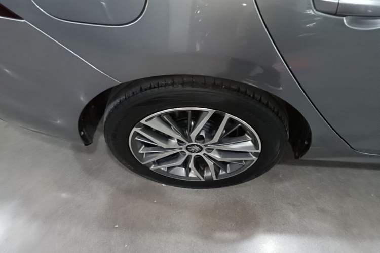Used BYD Qin PLUS 2021 EV 500KM Luxury Model Right Rear Wheel Hub