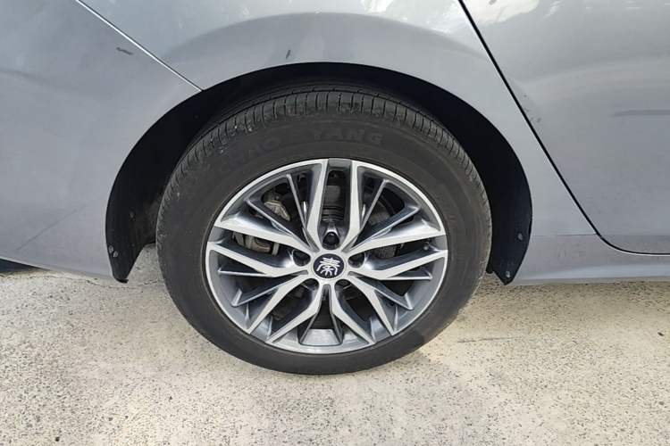 Used BYD Qin PLUS 2021 EV 500KM Luxury Model Right Rear Wheel Hub