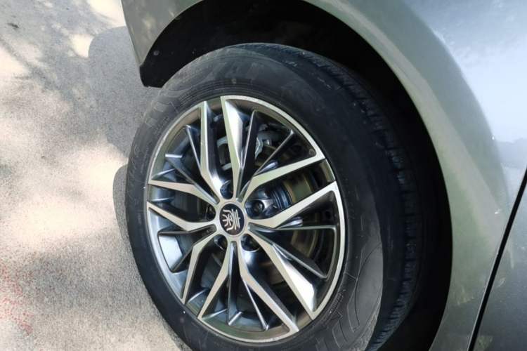 Used BYD Qin PLUS 2021 EV 500KM Luxury Model Right Rear Wheel Hub