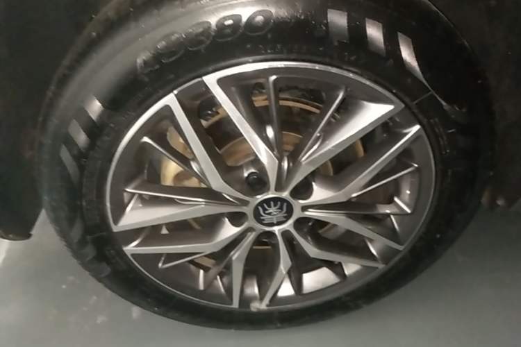 Used BYD Qin PLUS 2021 DM-i 55KM Flagship Model Right Rear Wheel Hub