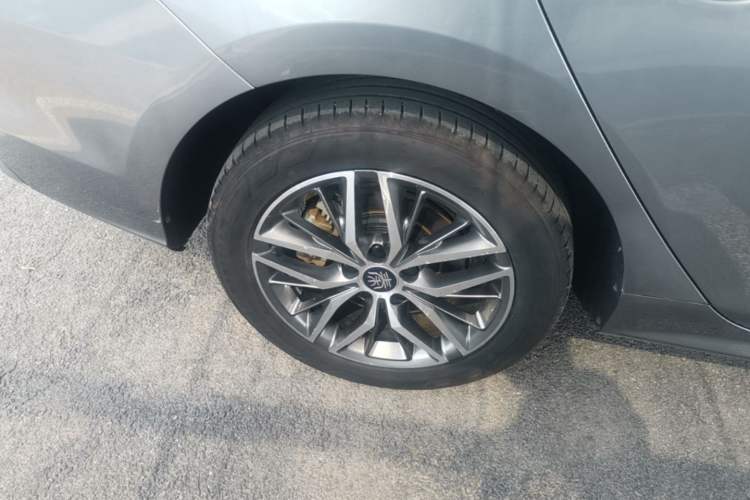 Used BYD Qin PLUS 2021 DM-i 120KM Flagship Model Right Rear Wheel Hub