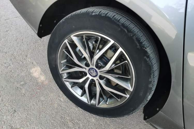 Used BYD Qin PLUS 2021 EV 500KM Luxury Model Right Rear Wheel Hub