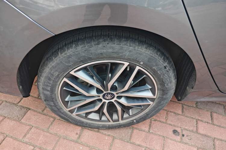 Used BYD Qin PLUS 2021 DM-i 55KM Flagship Model Right Rear Wheel Hub