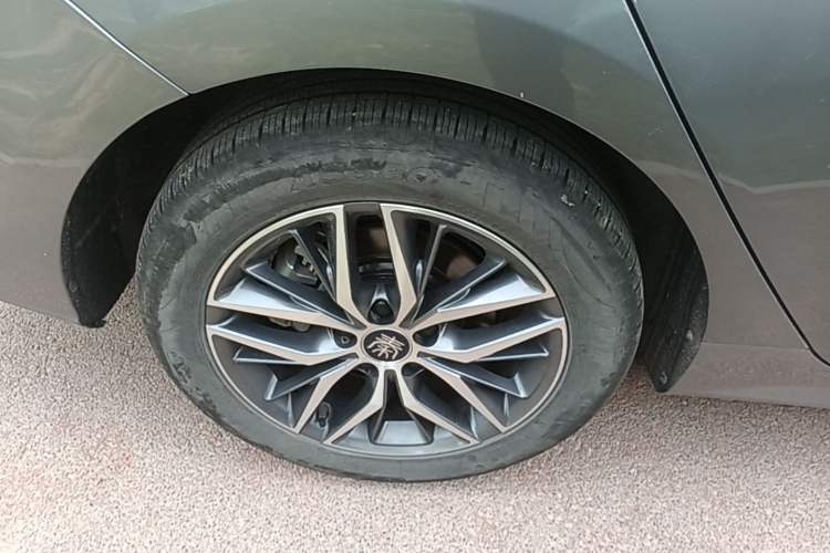 Used BYD Qin PLUS 2021 EV 500KM Luxury Model Right Rear Wheel Hub