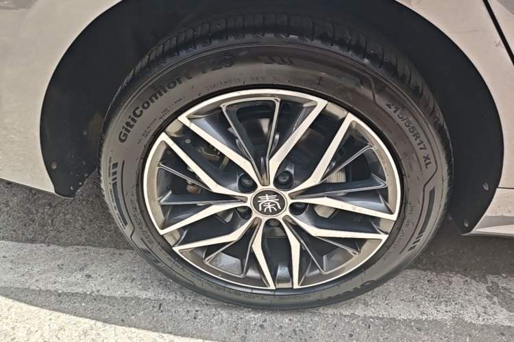 Used BYD Qin PLUS 2021 EV 420KM Commuter Edition Right Rear Wheel Hub