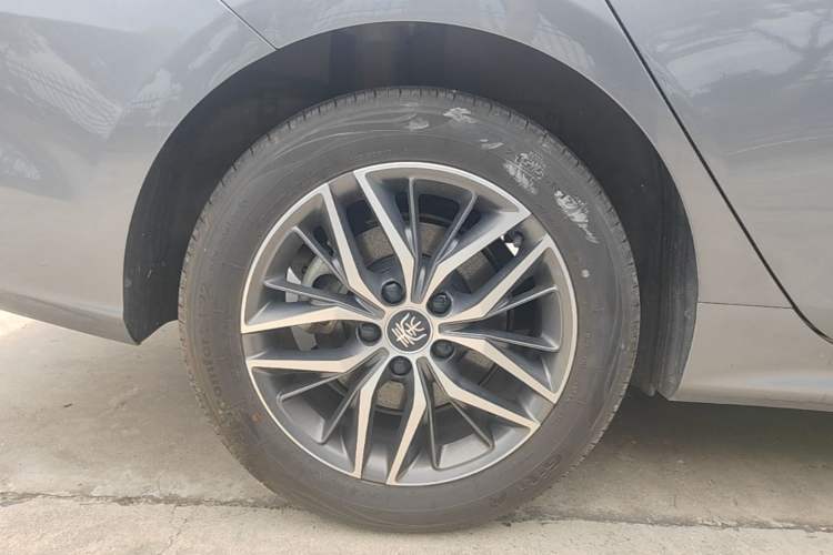 Used BYD Qin PLUS 2021 DM-i 55KM Flagship Model Right Rear Wheel Hub