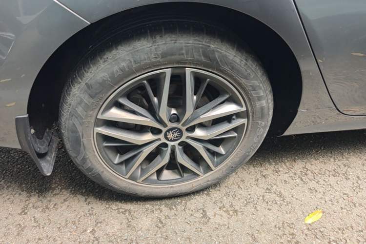 Used BYD Qin PLUS 2021 DM-i 55KM Flagship Model Right Rear Wheel Hub