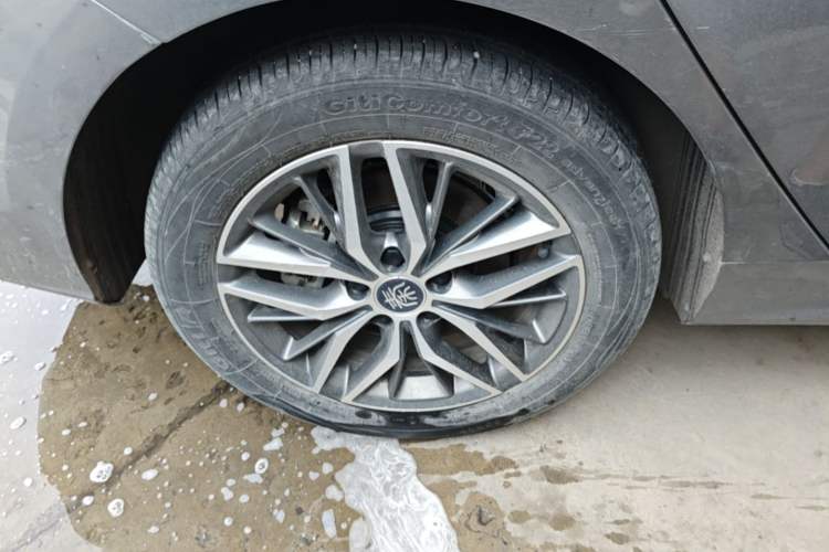 Used BYD Qin PLUS 2021 EV 500KM Luxury Model Right Rear Wheel Hub