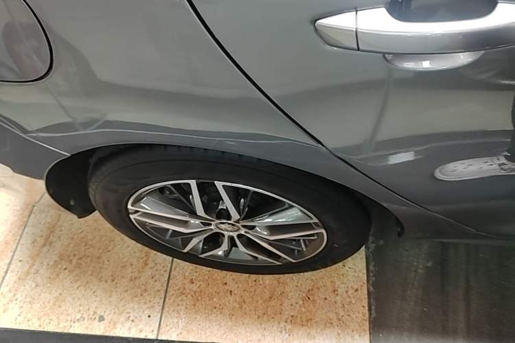 Used BYD Qin PLUS 2021 DM-i 55KM Flagship Model Right Rear Wheel Hub