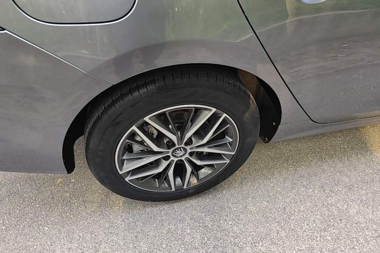 Used BYD Qin PLUS 2021 DM-i 55KM Flagship Model Right Rear Wheel Hub