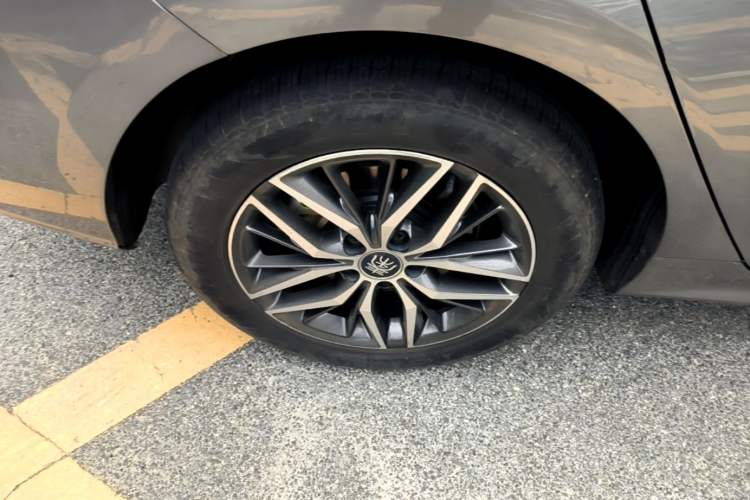 Used BYD Qin PLUS 2021 DM-i 120KM Flagship Model Right Rear Wheel Hub