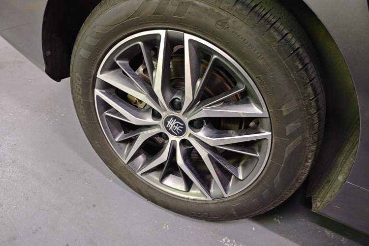 Used BYD Qin PLUS 2021 EV 500KM Luxury Model Right Rear Wheel Hub