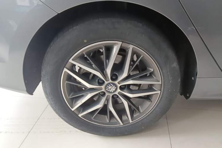 Used BYD Qin PLUS 2021 EV 500KM Luxury Model Right Rear Wheel Hub