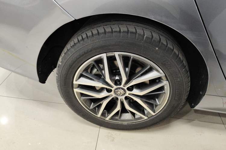Used BYD Qin PLUS 2021 EV 400KM Luxury Model Right Rear Wheel Hub