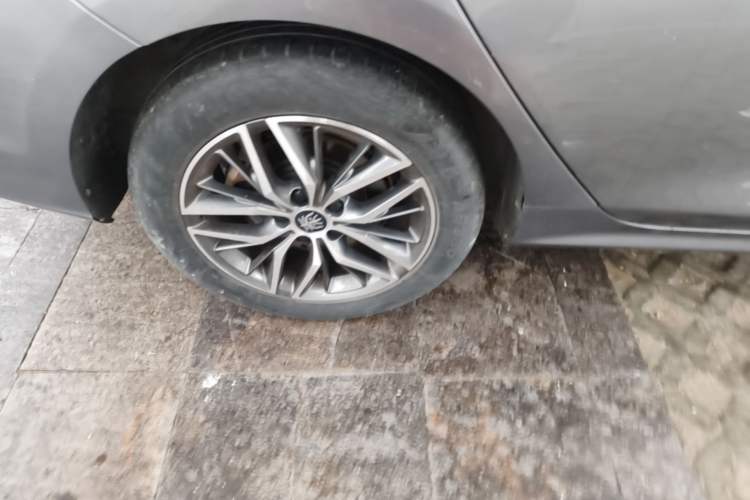 Used BYD Qin PLUS 2021 EV 400KM Luxury Model Right Rear Wheel Hub
