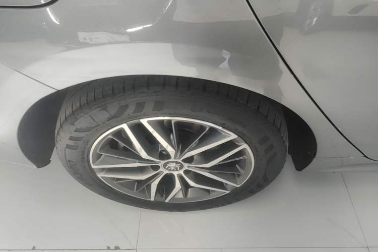 Used BYD Qin PLUS 2021 EV 500KM Luxury Model Right Rear Wheel Hub