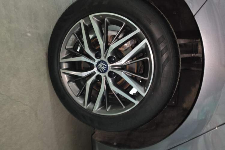 Used BYD Qin PLUS 2021 DM-i 55KM Flagship Model Right Rear Wheel Hub