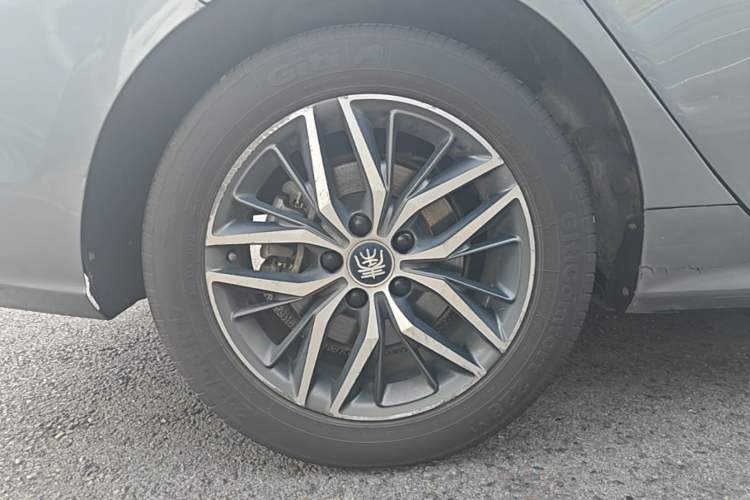 Used BYD Qin PLUS 2021 EV 500KM Premium Model Right Rear Wheel Hub