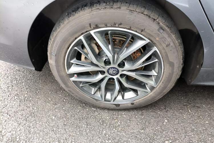 Used BYD Qin PLUS 2021 EV 500KM Luxury Model Right Rear Wheel Hub