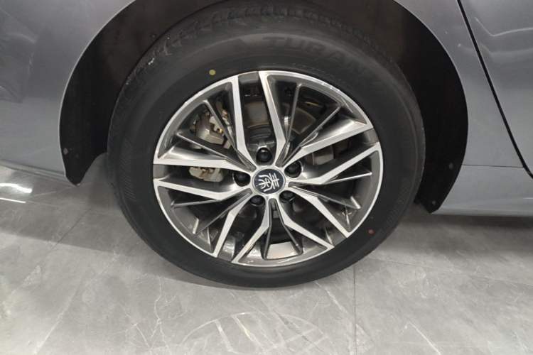 Used BYD Qin PLUS 2021 EV 500KM Luxury Model Right Rear Wheel Hub