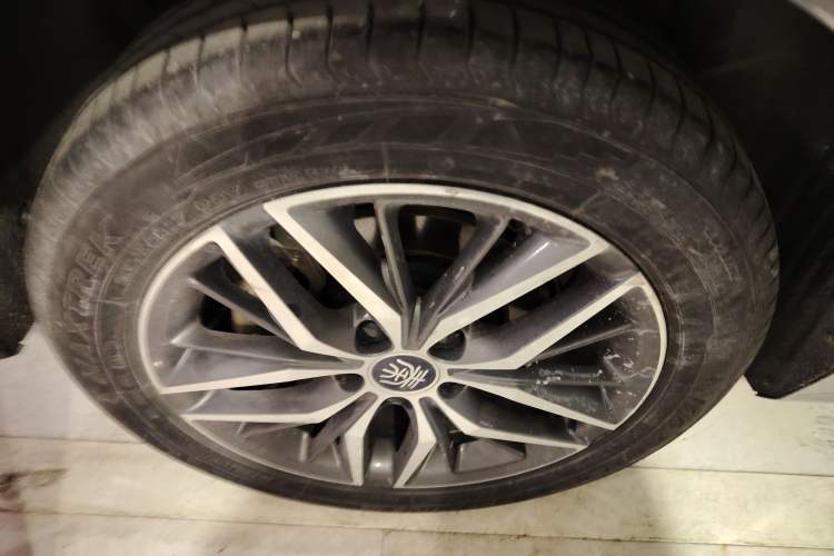 Used BYD Qin PLUS 2021 DM-i 55KM Flagship Model Right Rear Wheel Hub