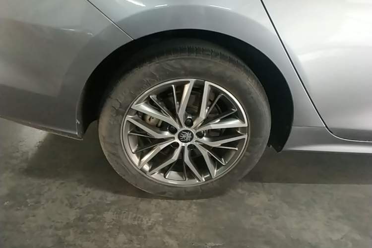 Used BYD Qin PLUS 2021 DM-i 120KM Prestige Model Right Rear Wheel Hub