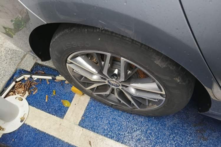 Used BYD Qin PLUS 2021 DM-i 55KM Flagship Model Right Rear Wheel Hub