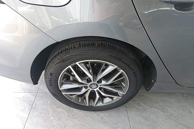 Used BYD Qin PLUS 2021 DM-i 55KM Flagship Model Right Rear Wheel Hub