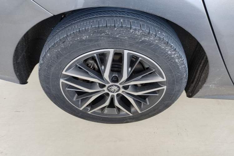 Used BYD Qin PLUS 2021 EV 400KM Luxury Model Right Rear Wheel Hub