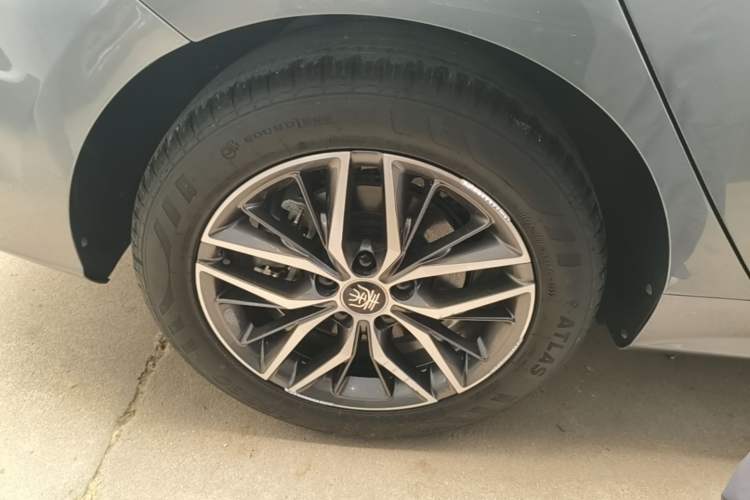 Used BYD Qin PLUS 2021 DM-i 55KM Flagship Model Right Rear Wheel Hub