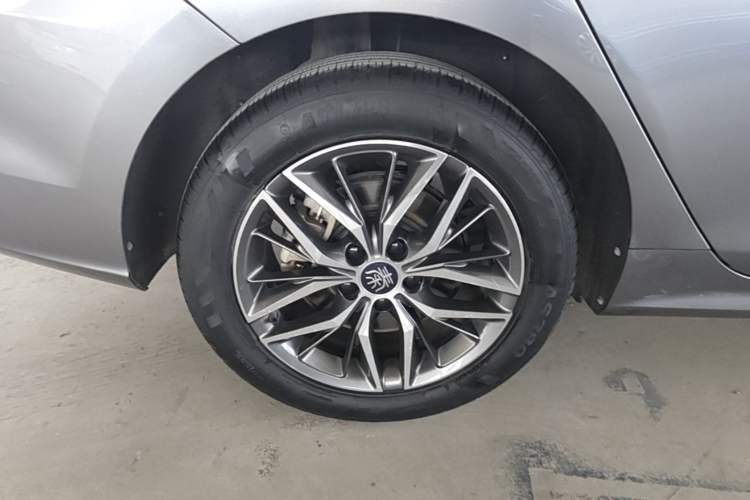 Used BYD Qin PLUS 2021 DM-i 55KM Flagship Model Right Rear Wheel Hub