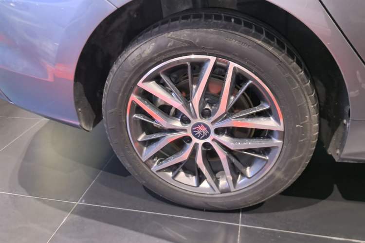 Used BYD Qin PLUS 2021 EV 400KM Luxury Model Right Rear Wheel Hub